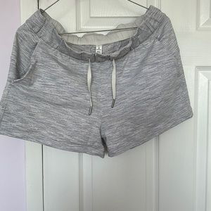 Lululemon On the fly shorts - excellent condition